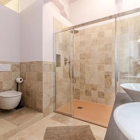 Rose - In Centro Storico Con Balcone Con Vista شقة