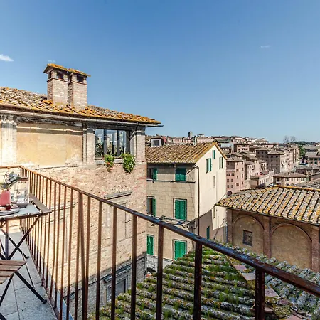 Rose - In Centro Storico Con Balcone Con Vista