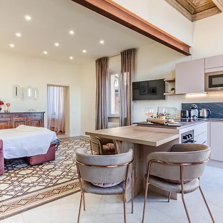 Rose - In Centro Storico Con Balcone Con Vista شقة سيينا