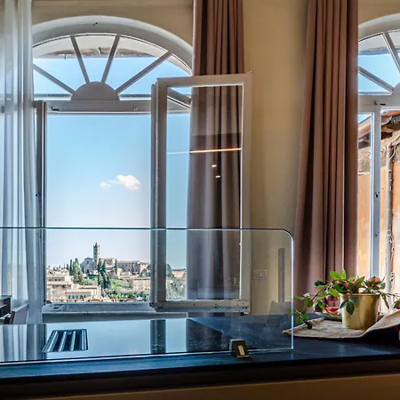 Rose - In Centro Storico Con Balcone Con Vista * سيينا