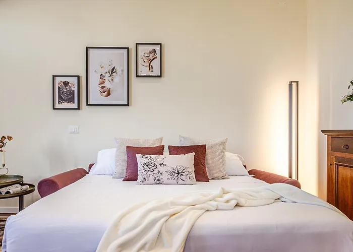 Rose - In Centro Storico Con Balcone Con Vista Апартаменты *