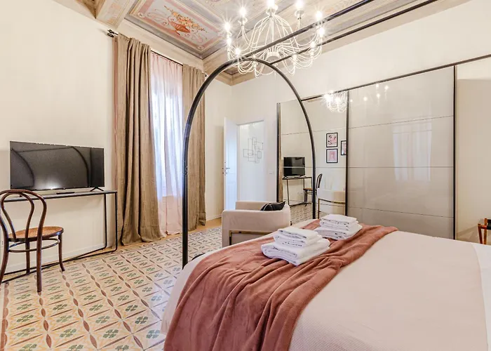 Апартаменты Rose - In Centro Storico Con Balcone Con Vista Сиена