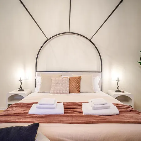 Rose - In Centro Storico Con Balcone Con Vista Siena