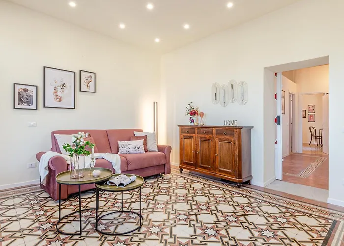 Rose - In Centro Storico Con Balcone Con Vista