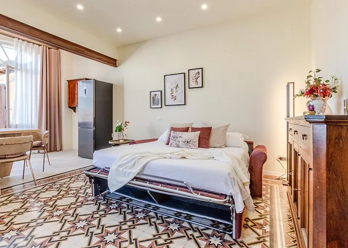 Rose - In Centro Storico Con Balcone Con Vista