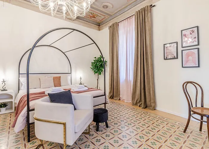 Rose - In Centro Storico Con Balcone Con Vista *