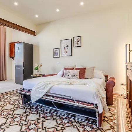 Rose - In Centro Storico Con Balcone Con Vista