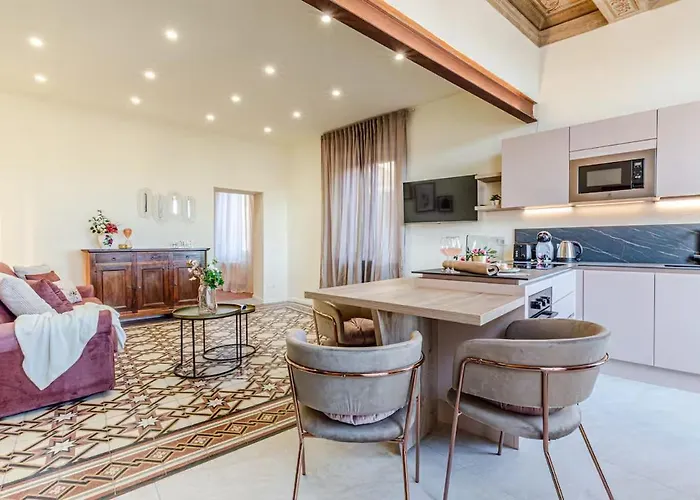 Rose - In Centro Storico Con Balcone Con Vista Apartment Siena